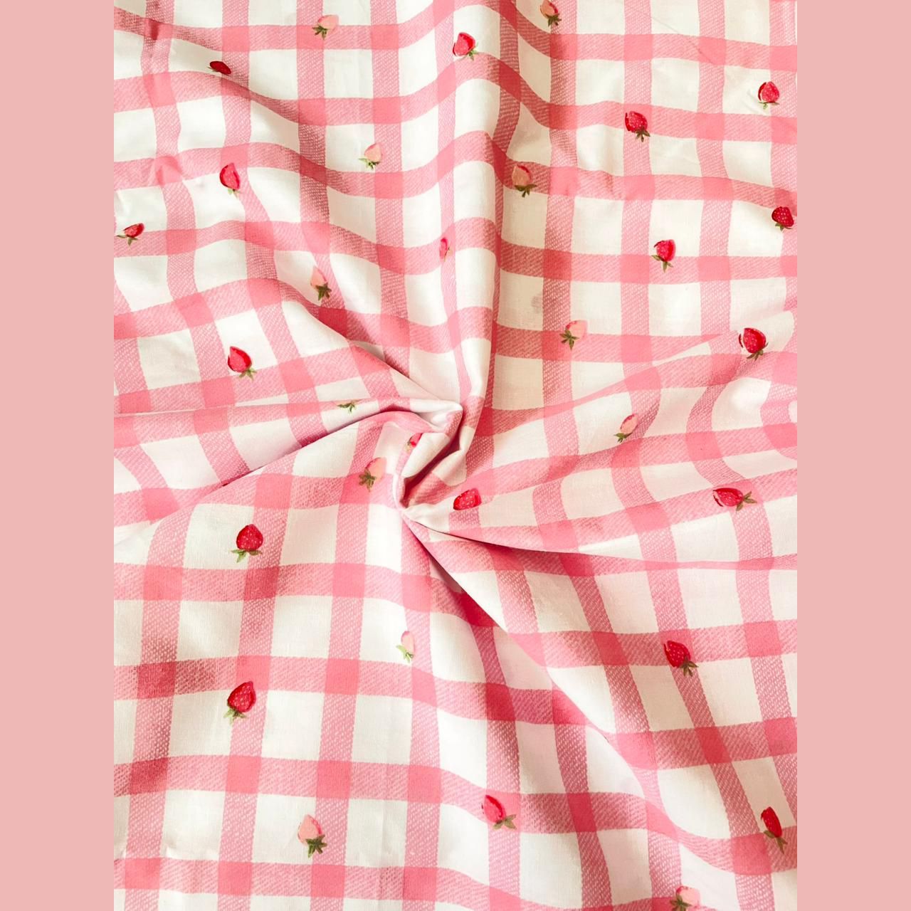 Strawberry Gingham Bedsheet Set — photo 2