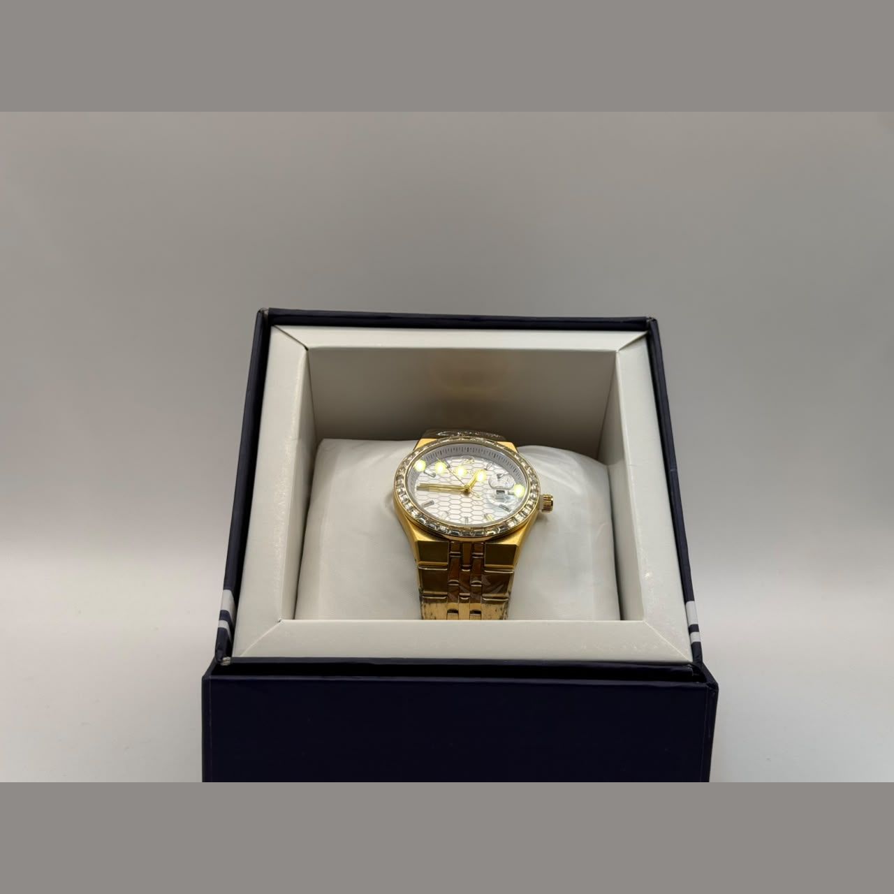 Gold Diamond White Dial Luxury Watch — photo 3