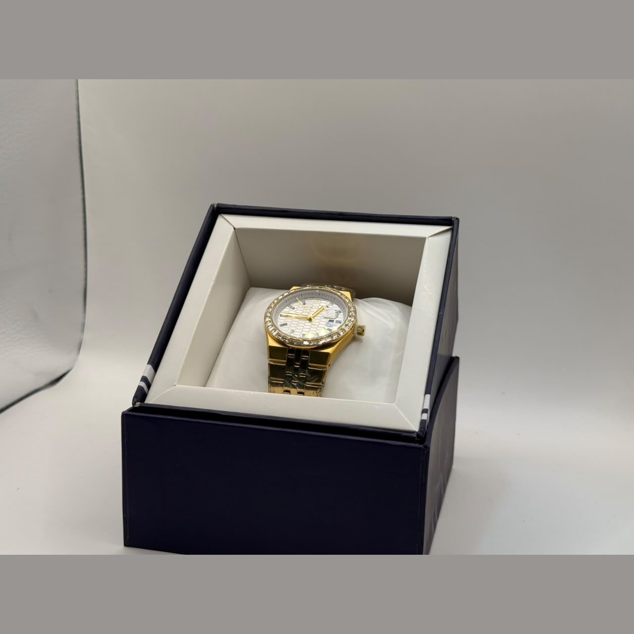 Gold Diamond White Dial Luxury Watch — photo 4